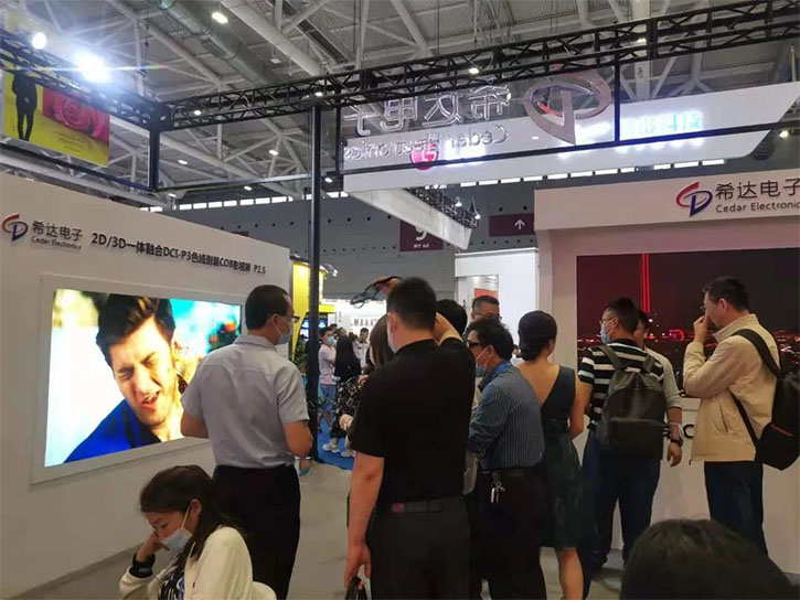全球首发P0.4倒装COB显示屏!顶尖技术引领微小间距显示