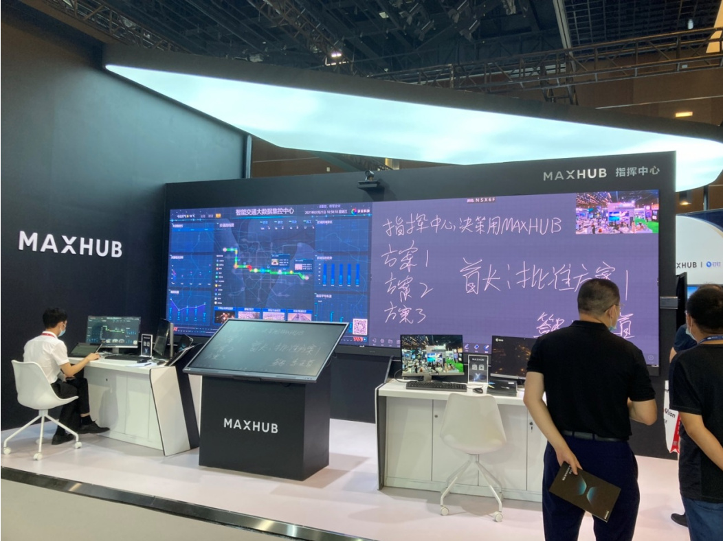 MAXHUB LED显示占据InfoComm“C位” ！联合英特尔、钉钉、腾讯打出“王炸组合”