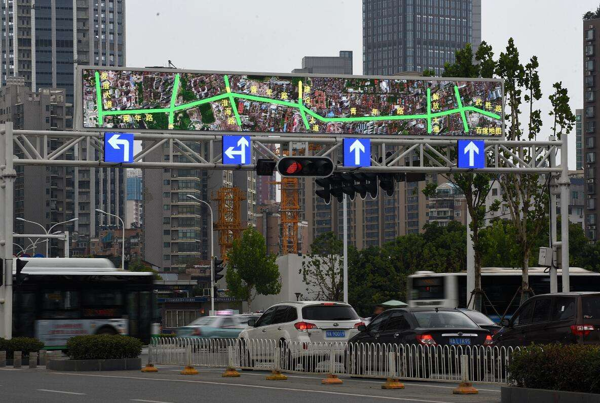 数字标牌崛起究竟是成就了户外LED大屏还是小屏？