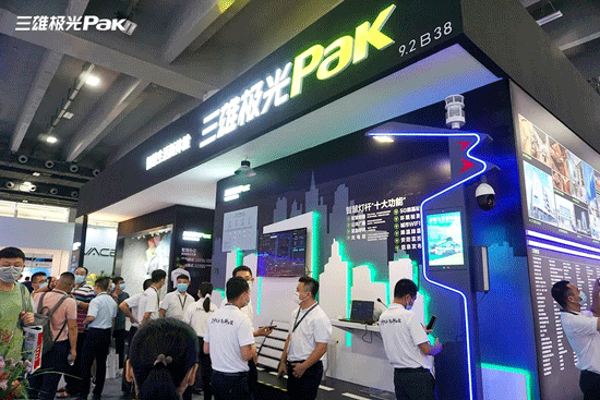 关键时刻能救命！三雄极光智慧路灯很必要