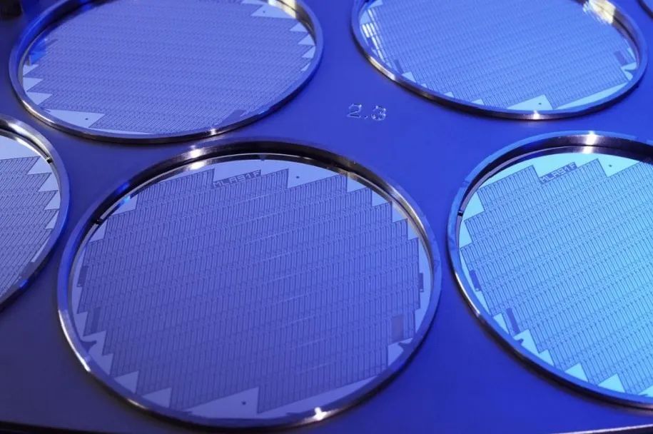 驱动IC大厂忙于扩产与涨价，LED显示缺芯难题何时解决？