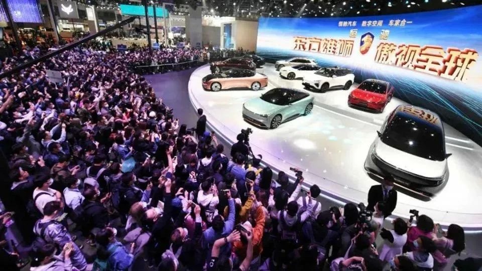 宾利、奥迪等豪车高标配，洲明大屏闪耀2021成都车展！