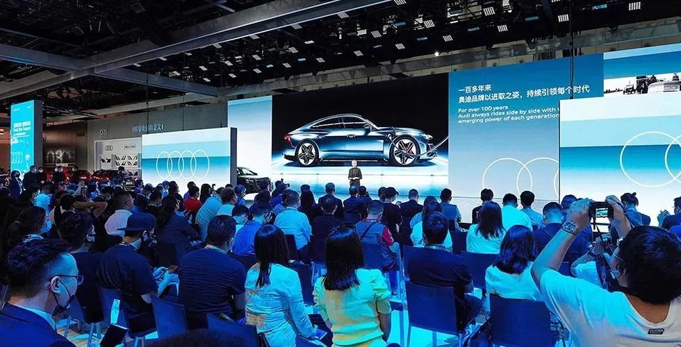宾利、奥迪等豪车高标配，洲明大屏闪耀2021成都车展！