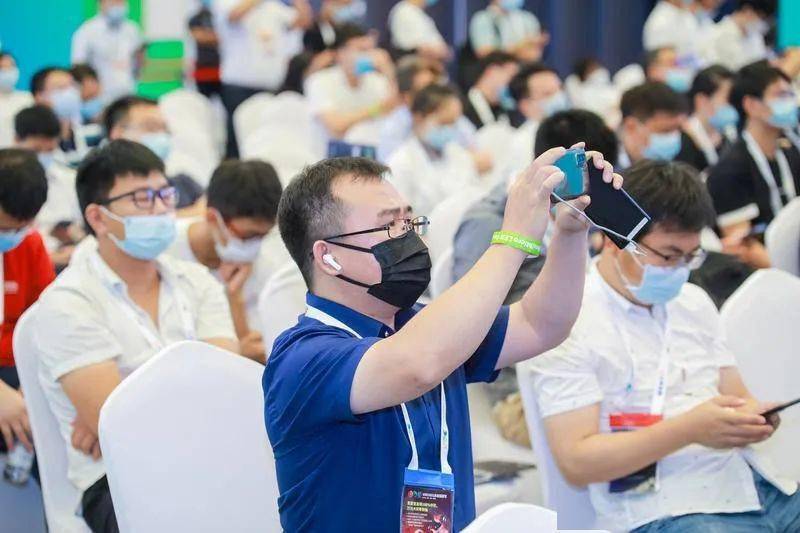 晶台光电研究院院长&背光事业部总经理邵鹏睿：Mini/Micro LED显示的规模未来几年会呈一个爆发式的增长 