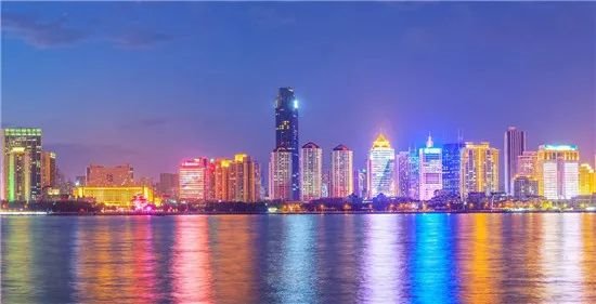 年增长率为20.4%，2028年全球智能照明市场规模预计将达到469亿美元