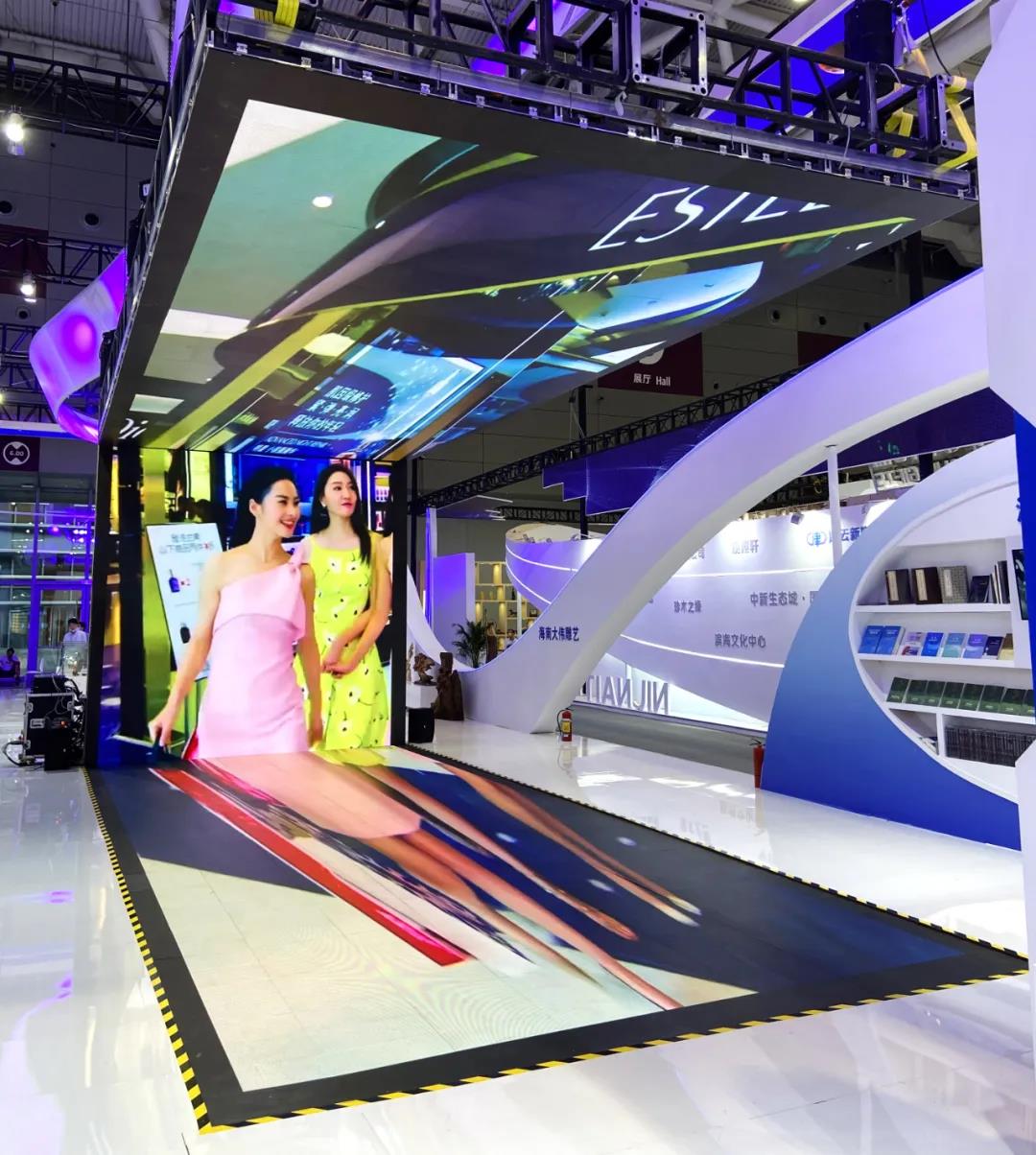 联诚发大屏助力深圳文博会打造光显科技盛宴！