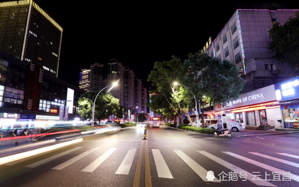 336盏LED路灯扮靓宜昌夷陵大道