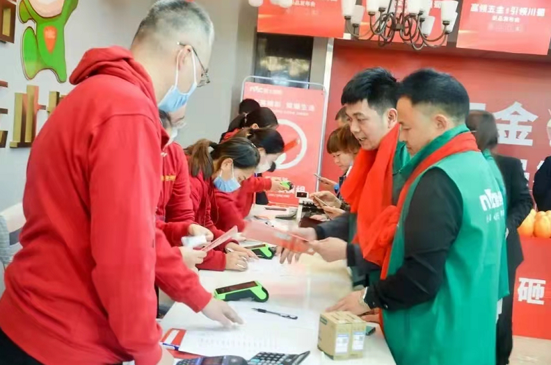 雷士照明强势布局川蜀五金赛道，这场发布会吹响“赢”的号角