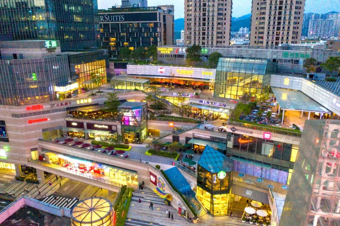 新地标上线！视诚携手大元智能助力打造深圳首个垂直巨幕裸眼3D显示屏！