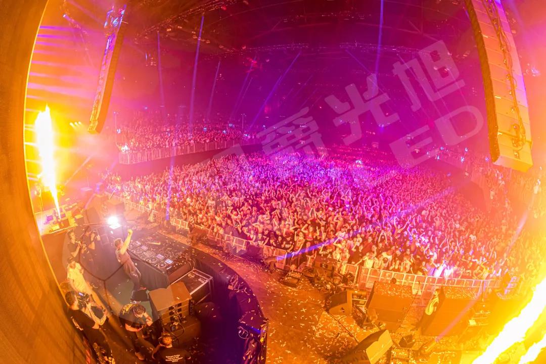 视爵光旭LED显示屏闪耀罗马尼亚音乐节Saga Festival