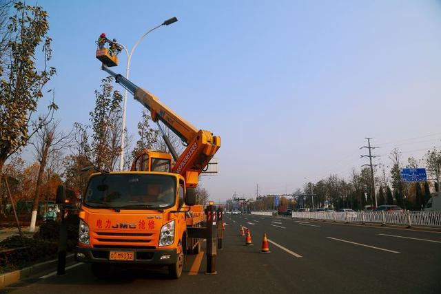 更亮更节能！淄博主城区路灯年底前全用LED灯具