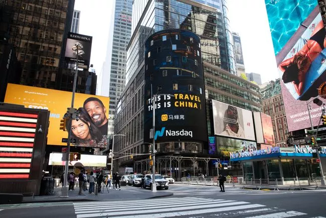 “百城千屏”拍了拍户外大屏并甩了一个大礼包！