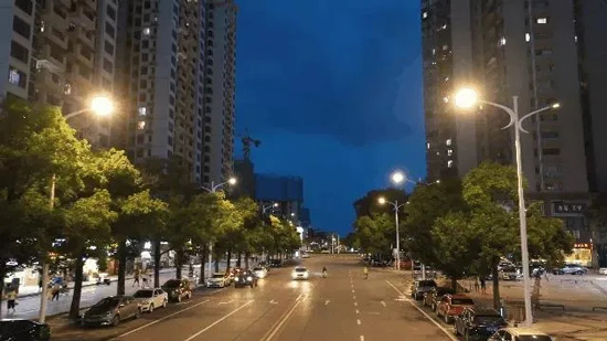 3年1500套智慧灯杆!东莞石龙推动市政路灯“一杆多用”