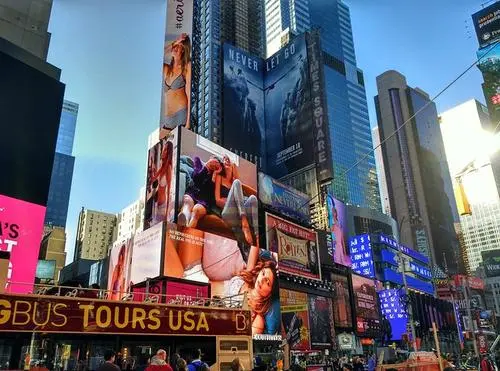 数字标牌百亿市场成小间距LED显示屏的新战场