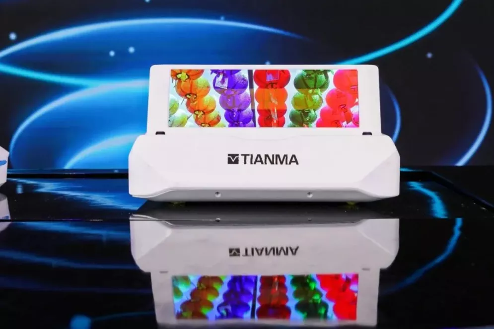智能座舱显示市场驶入快车道，Micro LED车载应用实现重大突破