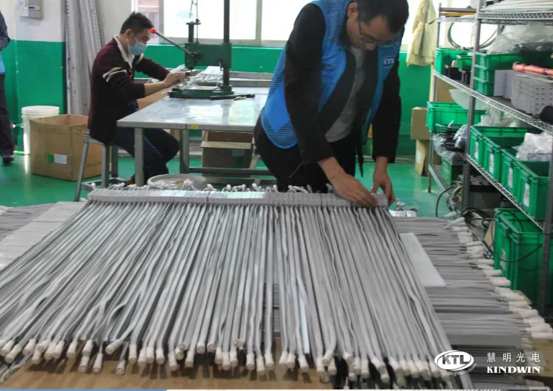 徐州地标！慧明用超4000㎡灯条屏点亮徐州电视塔