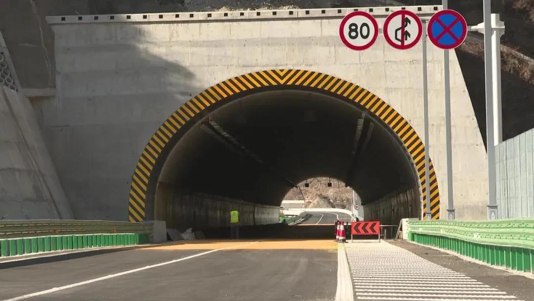 新年新气象!洲明近7000套照明产品助力甘南经济发展 新年新气象!洲明近7000套照明产品助力甘南经济发展