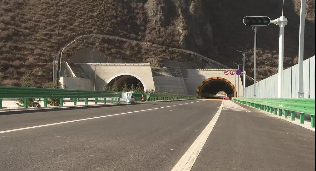 新年新气象!洲明近7000套照明产品助力甘南经济发展 新年新气象!洲明近7000套照明产品助力甘南经济发展