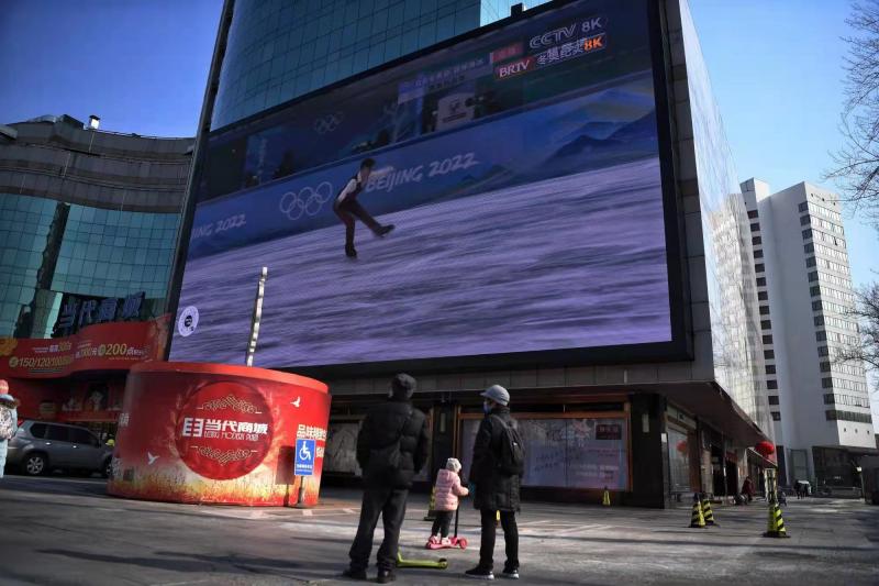 观赛新体验 8K超高清大屏亮相当代商城广场