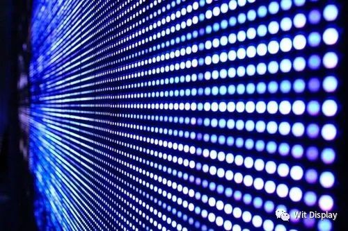 MiniLED市场爆发在即，专家：玻璃基与PCB在市场博弈