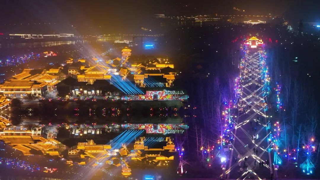 河南最大裸眼3D屏丨龙门石窟上演史诗级沉浸光影秀