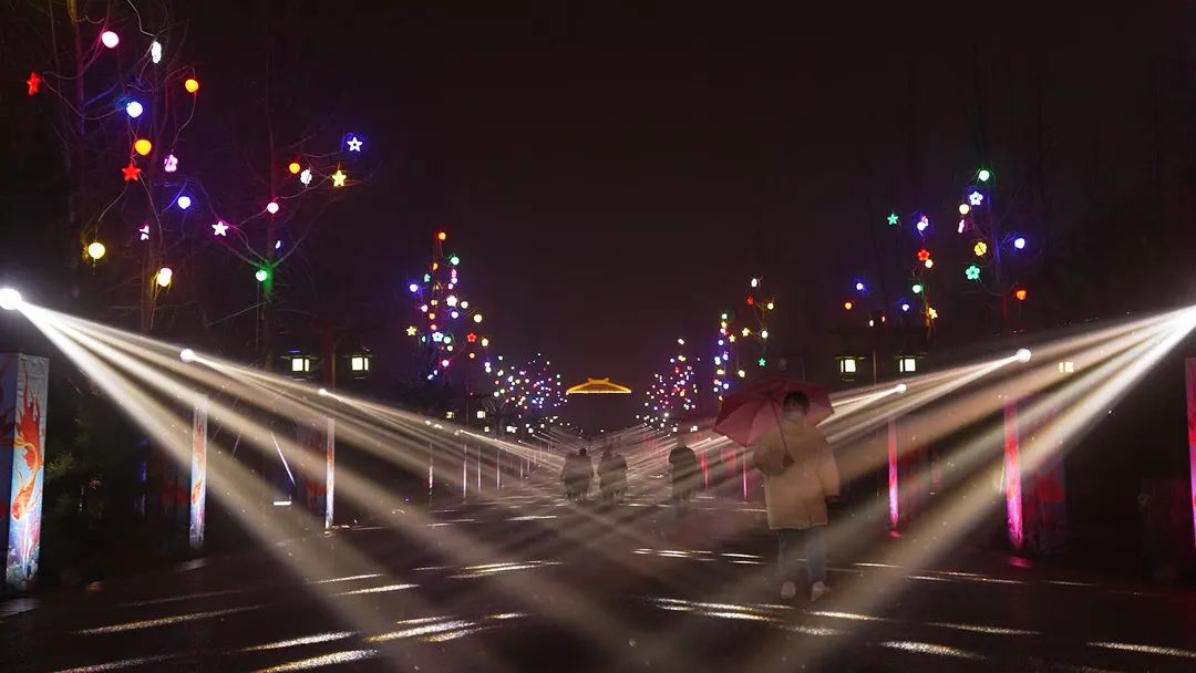 河南最大裸眼3D屏丨龙门石窟上演史诗级沉浸光影秀