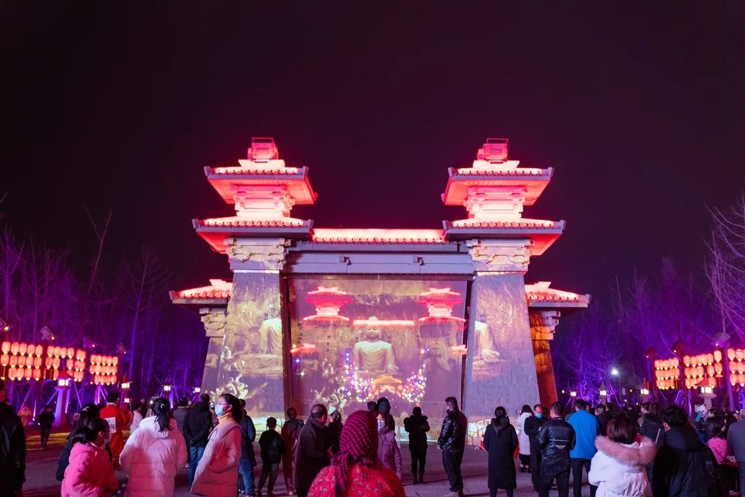 河南最大裸眼3D屏丨龙门石窟上演史诗级沉浸光影秀