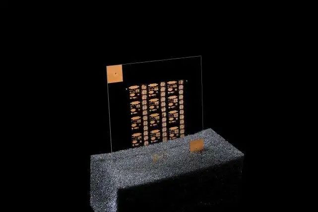 “拱手让江山”？重投16.5亿的Mini LED玻璃基板与PCB板的博弈局