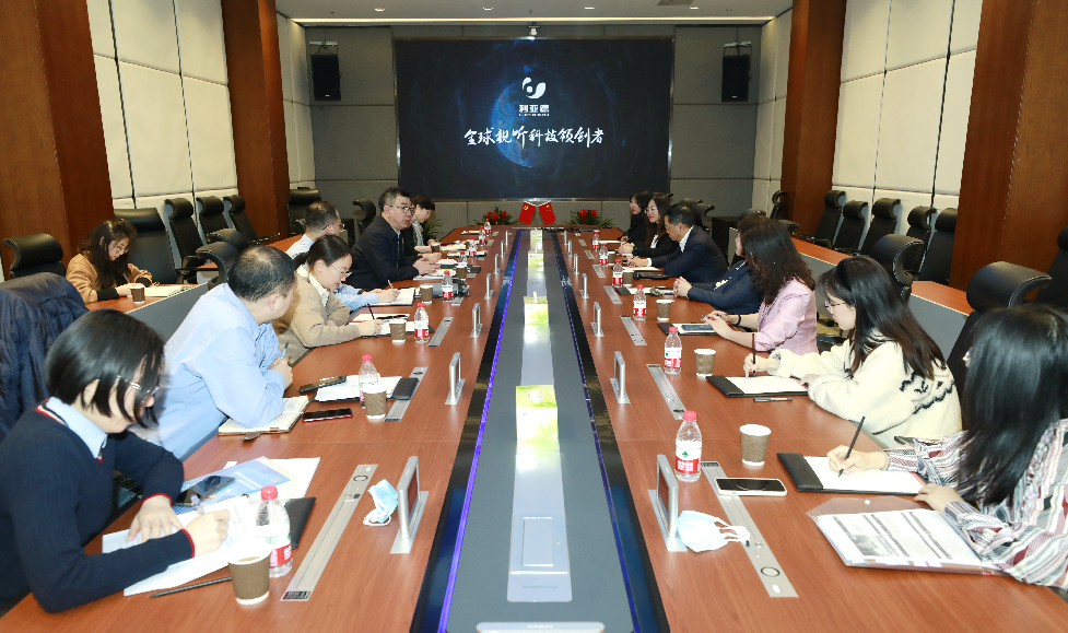 税企共建 | 海淀区税务局张翅局长一行莅临利亚德集团走访调研