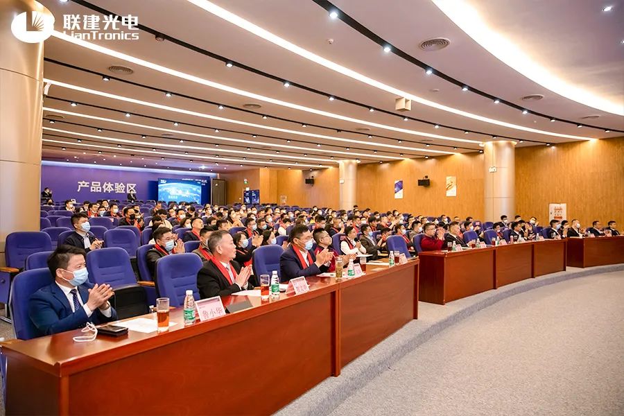 向阳而生 蓄力成林丨联建光电眼中，岂止“十年”树木