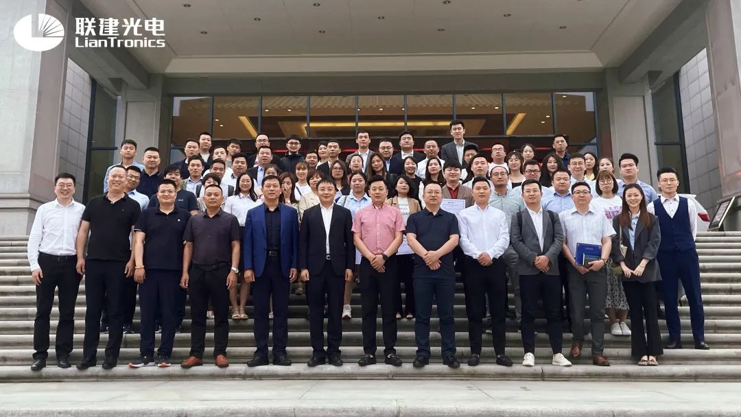 向阳而生 蓄力成林丨联建光电眼中，岂止“十年”树木