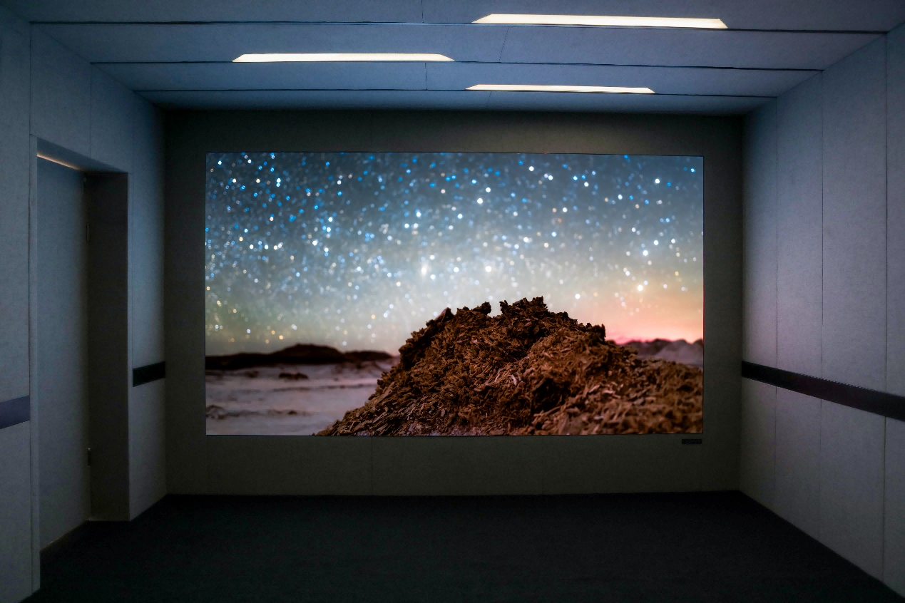 家庭观影超百吋时代来临?全球首个165吋家庭巨幕展出! 家庭观影超百吋时代来临?全球首个165吋家庭巨幕展出!