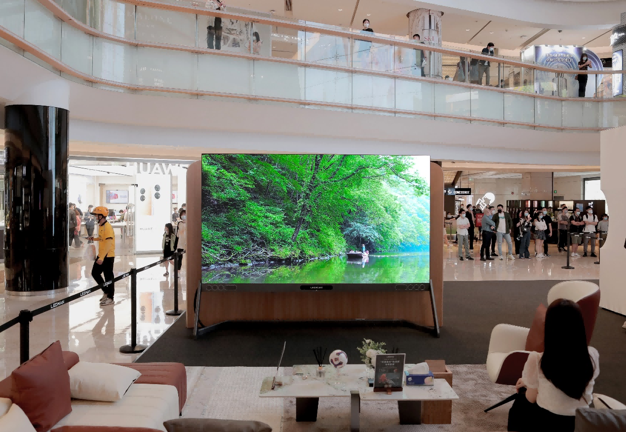 家庭观影超百吋时代来临?全球首个165吋家庭巨幕展出! 家庭观影超百吋时代来临?全球首个165吋家庭巨幕展出!