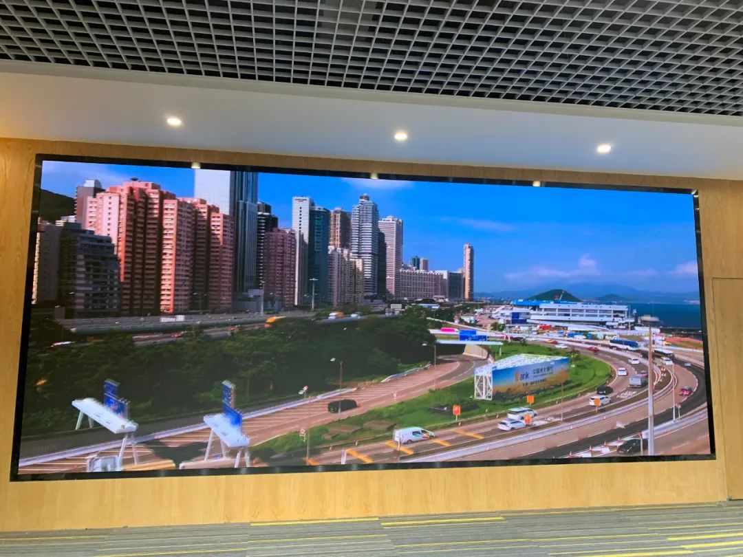 华邦瀛LED显示屏闪耀东莞苍德体育直播间！