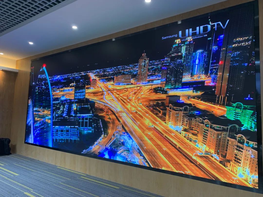 华邦瀛LED显示屏闪耀东莞苍德体育直播间！