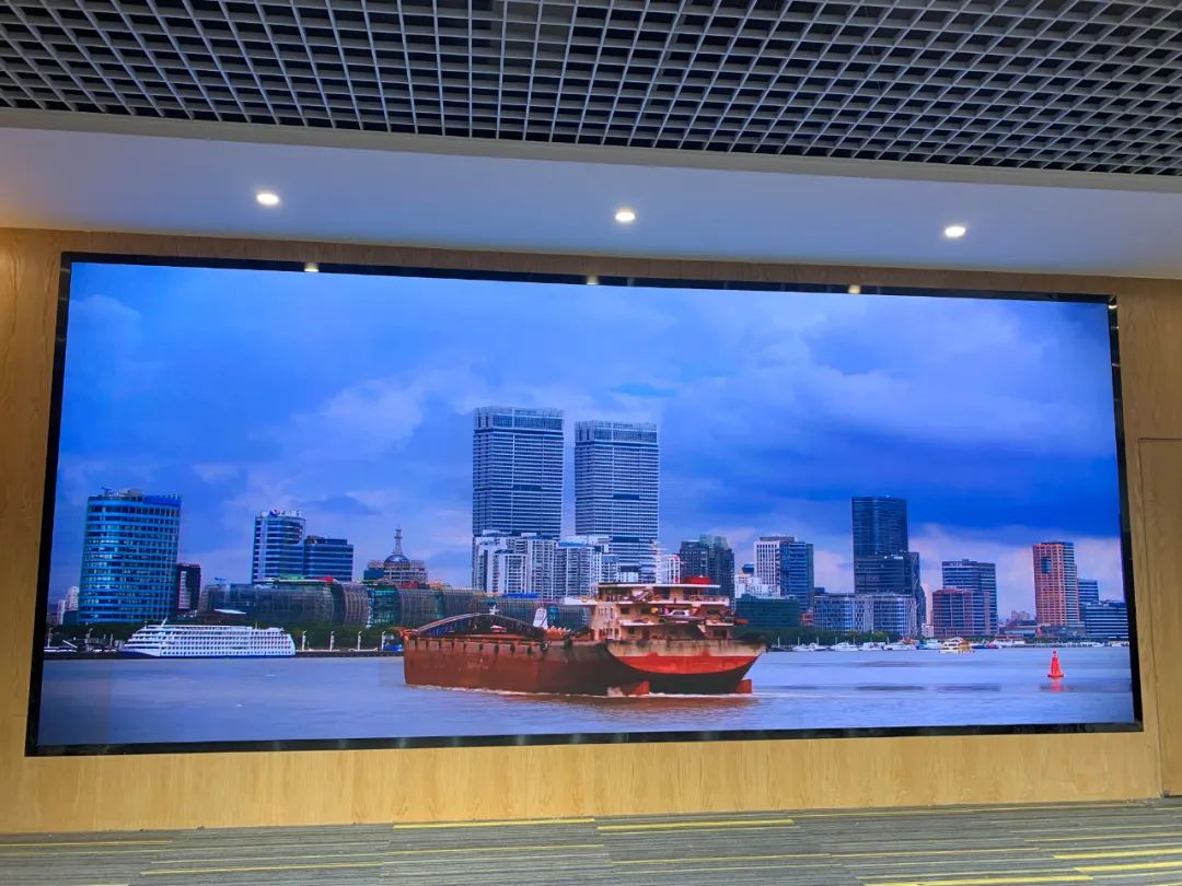 华邦瀛LED显示屏闪耀东莞苍德体育直播间！