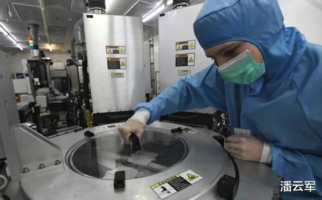俄罗斯最大半导体企业实现晶圆月产量翻倍，美国制裁就此落空！