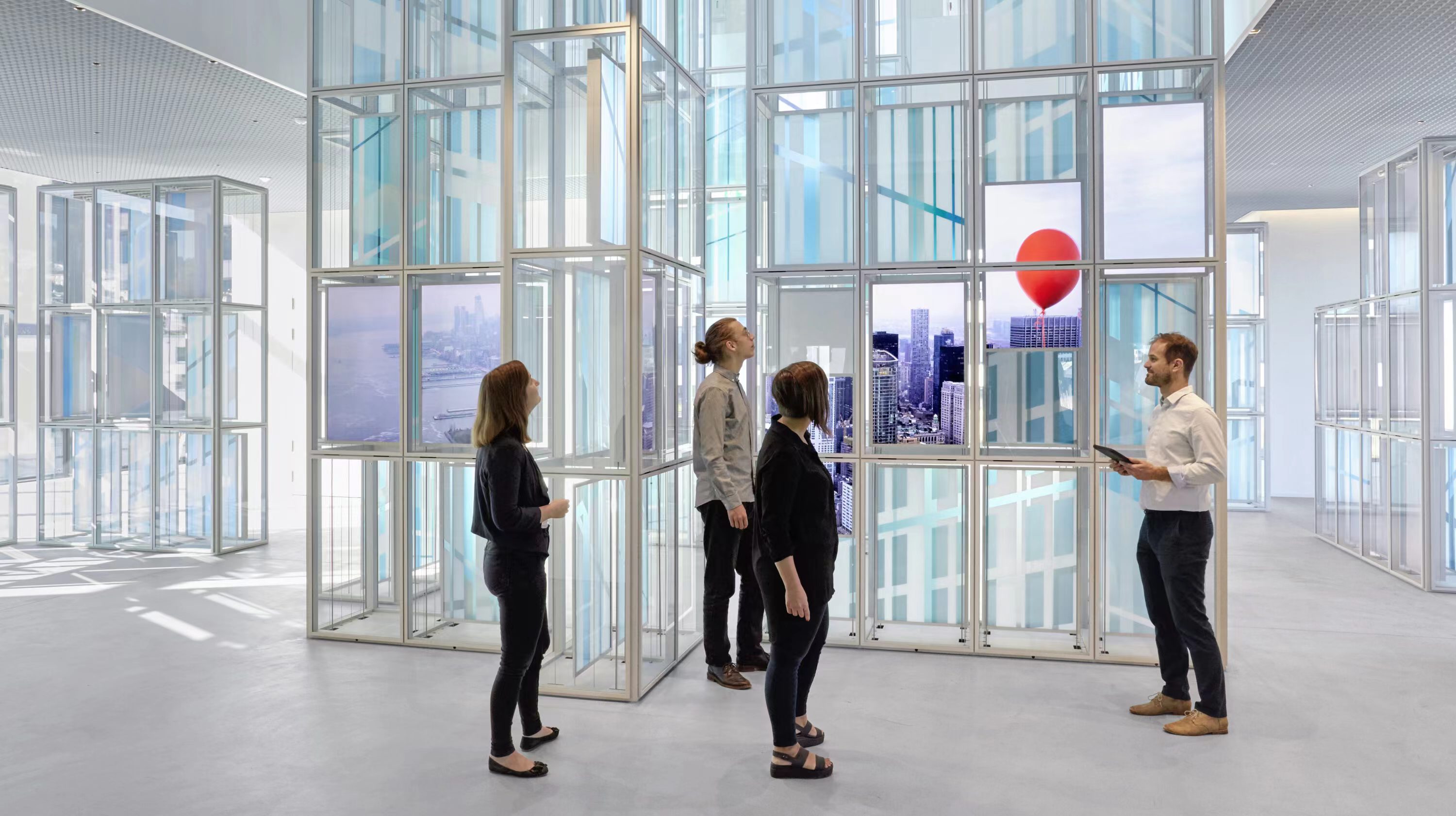 玩转光影艺术,施耐德X奥蕾达LED透明屏一起向未来 玩转光影艺术,施耐德X奥蕾达LED透明屏一起向未来