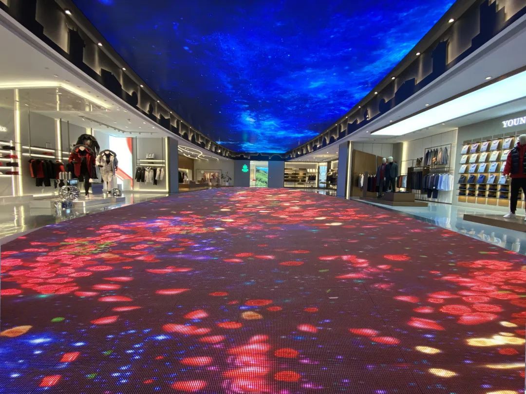 鼎力显示:匠心打磨“会呼吸”的地砖屏 鼎力显示:匠心打磨“会呼吸”的地砖屏