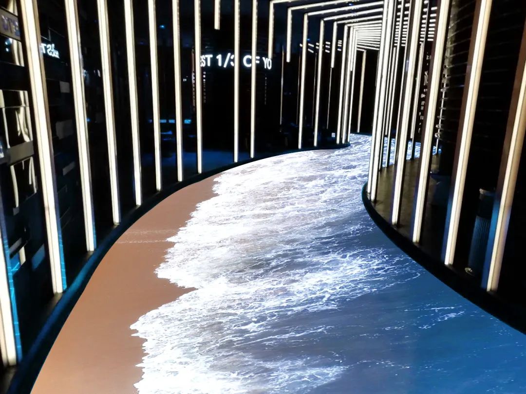 鼎力显示:匠心打磨“会呼吸”的地砖屏 鼎力显示:匠心打磨“会呼吸”的地砖屏