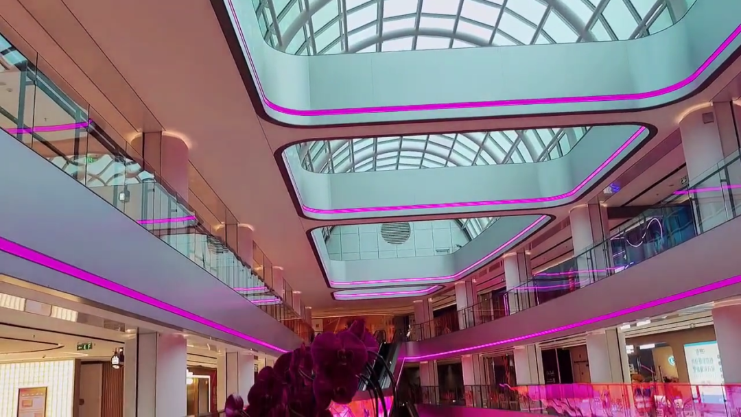 雷曼康硕展“水晶魔方”助力上海中信泰富广场焕新回归 雷曼康硕展“水晶魔方”助力上海中信泰富广场焕新回归