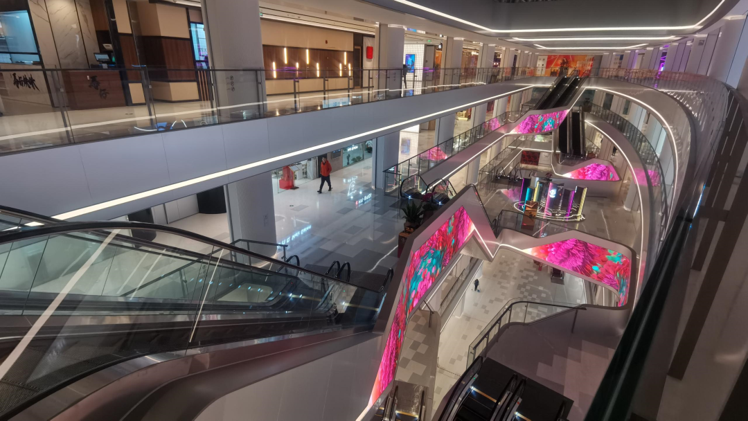 雷曼康硕展“水晶魔方”助力上海中信泰富广场焕新回归 雷曼康硕展“水晶魔方”助力上海中信泰富广场焕新回归