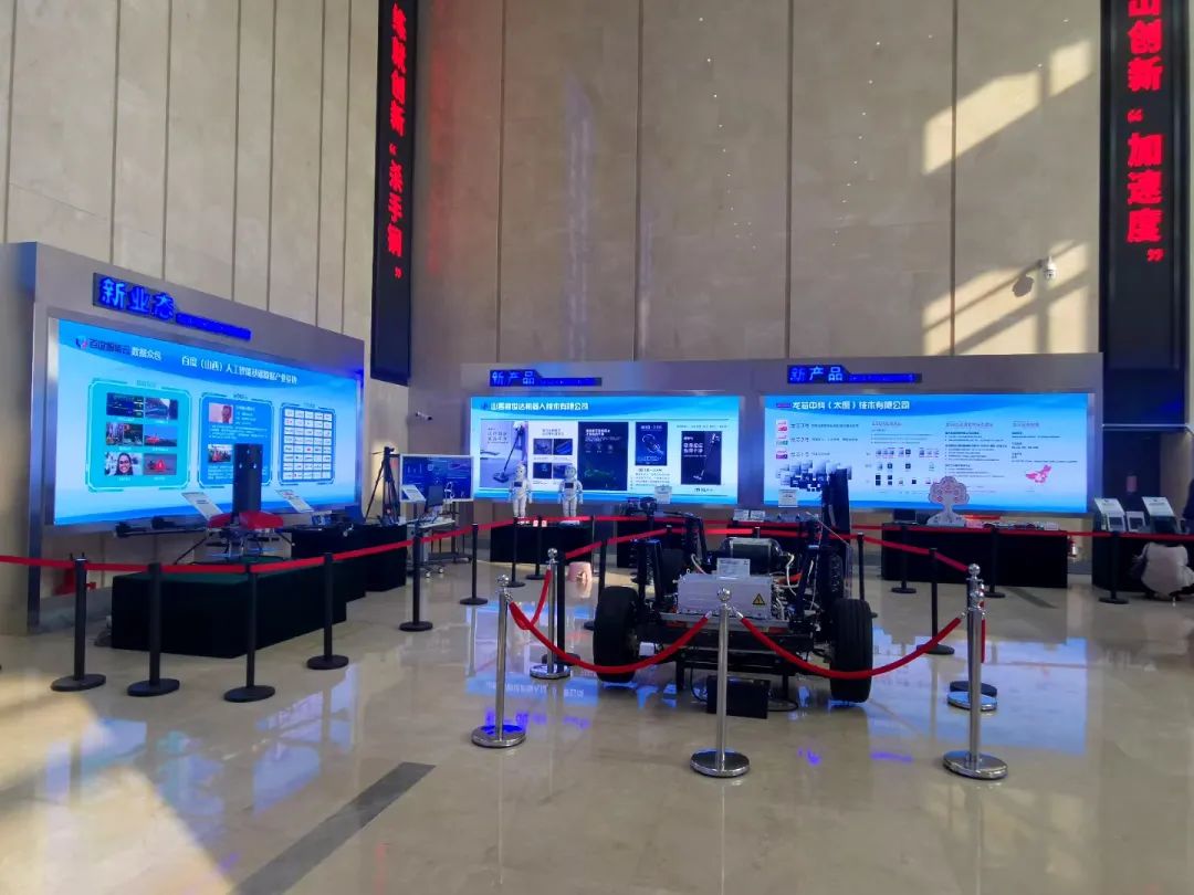 “考古”小间距：十年的技术探路，屏企们的坚守与创新