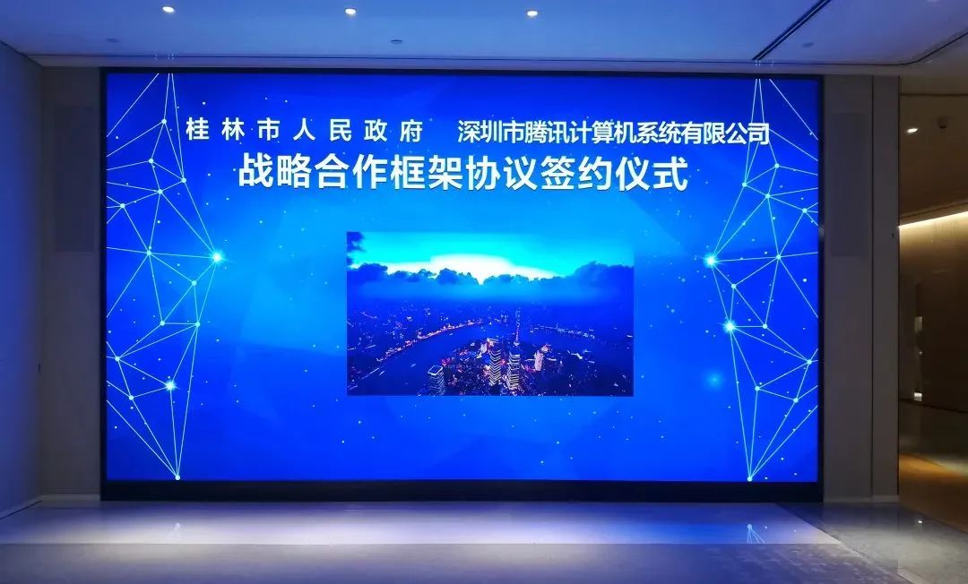 “考古”小间距：十年的技术探路，屏企们的坚守与创新