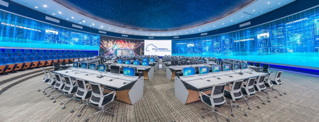 “考古”小间距：十年的技术探路，屏企们的坚守与创新