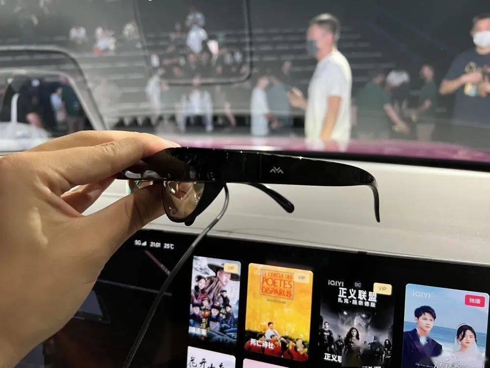 内含Mini LED！搭载5块屏幕！理想L9正式发布