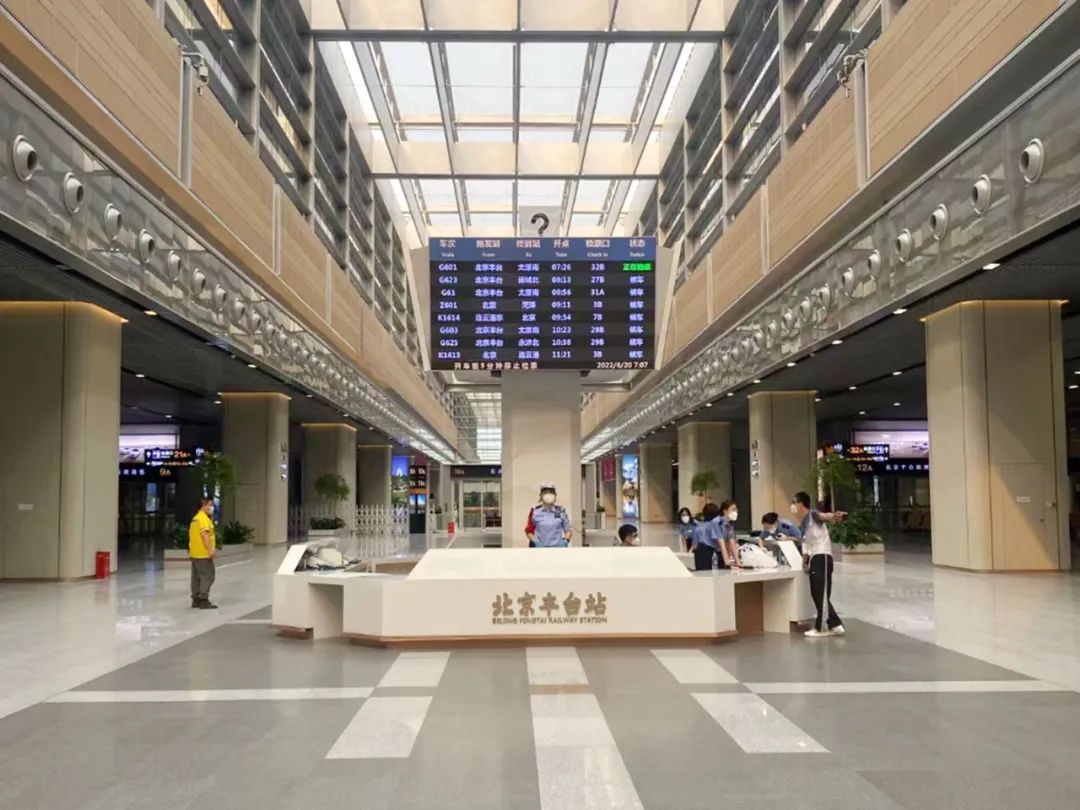 晶台户外猛龙LED助力“亚洲最大”北京丰台站华丽“变身”！