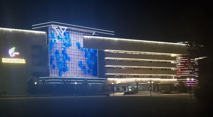 铁歌科技裸晶贴膜屏点亮河北廊坊市国际会展中心