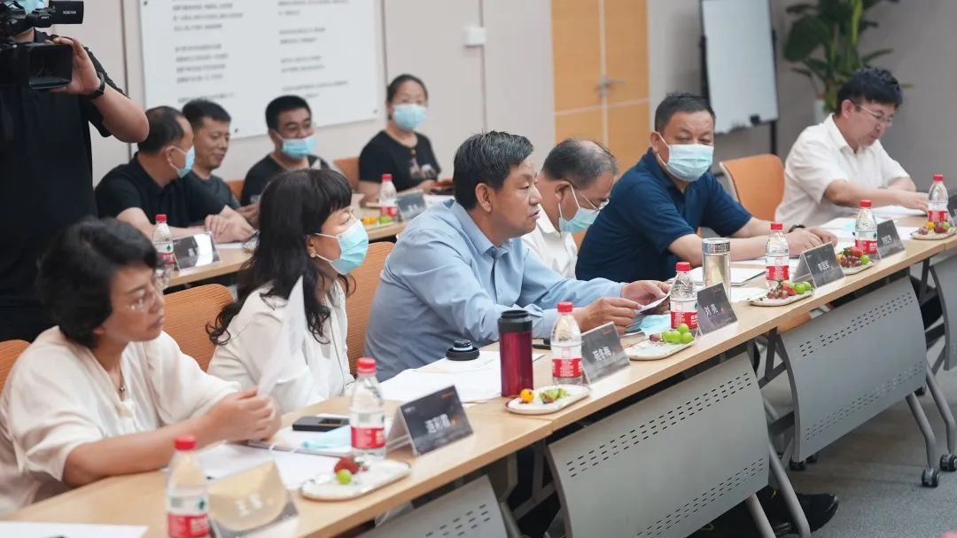 山西省朔州市低碳硅芯产业交流会走进艾比森参观交流