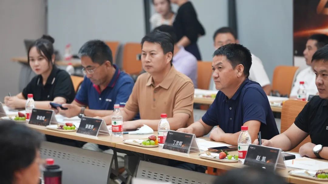 山西省朔州市低碳硅芯产业交流会走进艾比森参观交流